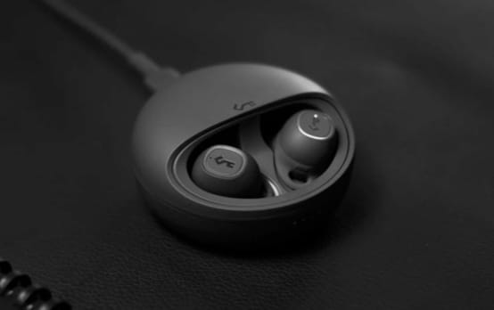 A YX1 Wireless Earphones showing the earbuds connected to the wire
