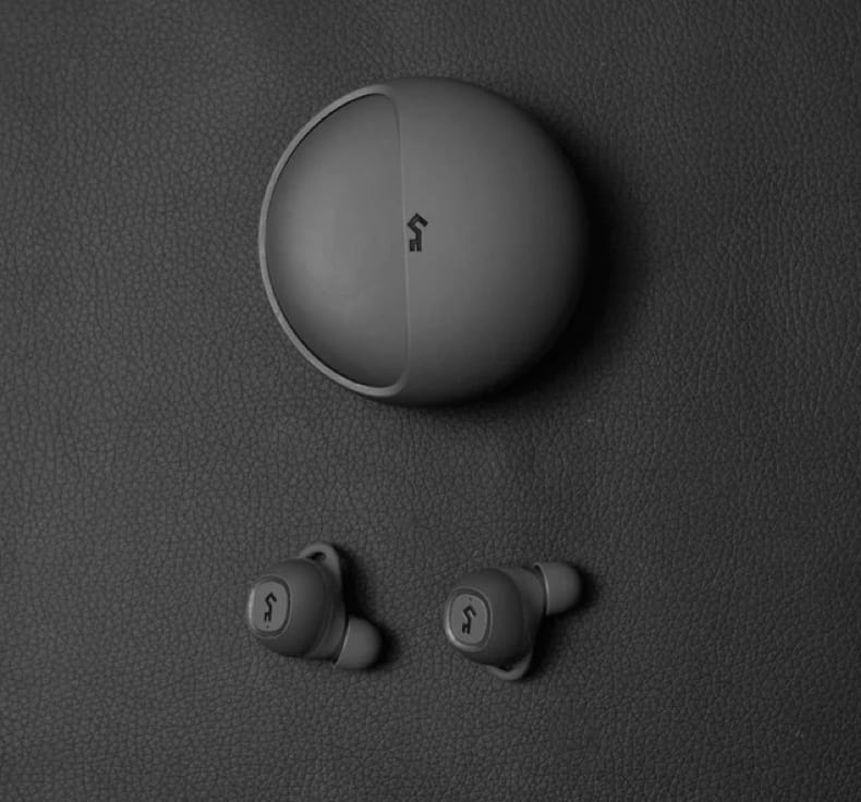 A YX1 Wireless Earphones with the earbuds