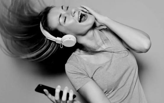 A girl wearing A white XX59 HEADPHONES